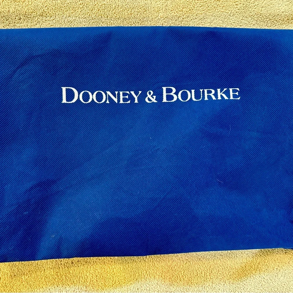 Dooney & Bourke Giraffe Print Shoulder Bag with Wallet - Picture 11 of 11